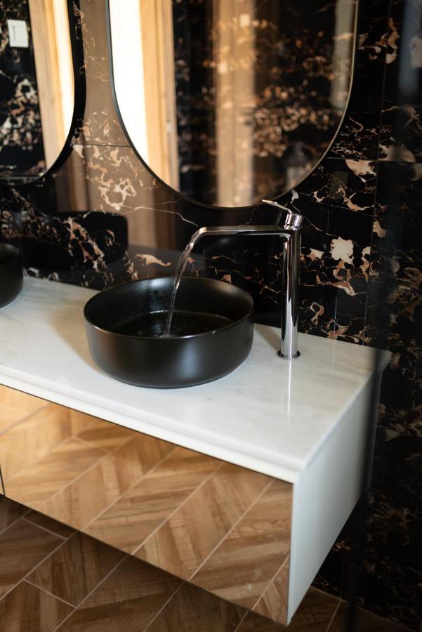 קרטרוס Marble Luxury Suites מראה חיצוני תמונה