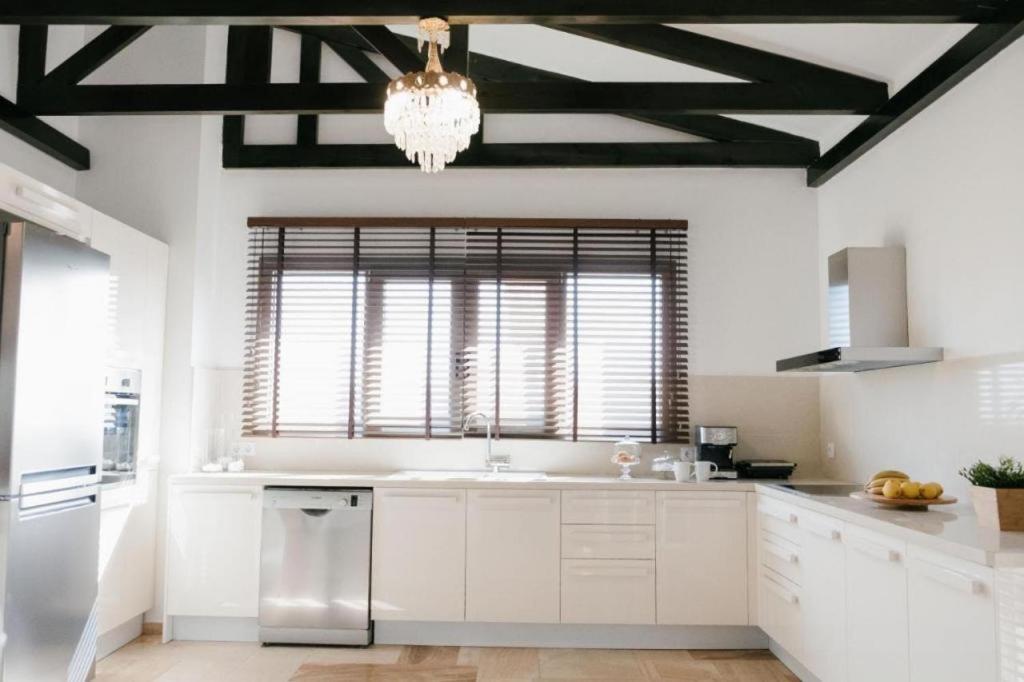 קרטרוס Marble Luxury Suites מראה חיצוני תמונה